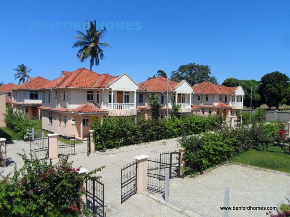 4 bedroom mansion in a gated estate very secure| Benford Homes Listings