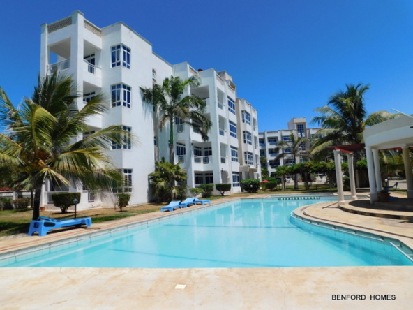 Imposing high rise building with executive 3 bedroom beachside apartments| Benford Homes Listings