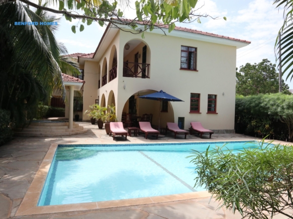 One storey lavish apartment with a swimming pool and lined with a hedge fence| Benford Homes