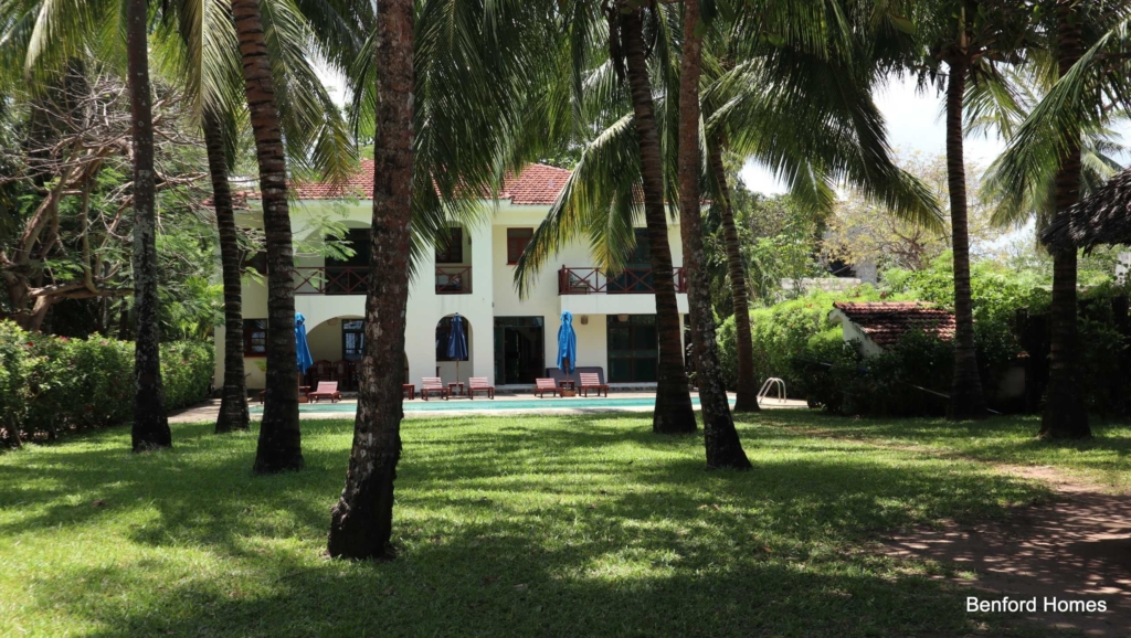 Garden and tree lined villa with beach breeze and view| Benford Homes